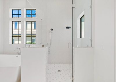 Bay Front Regatta Bay - bathroom shower and tub