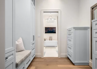 Island Paradise, closet