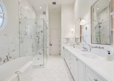 Bella Vista, bathroom