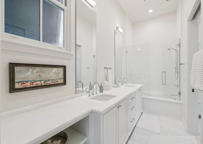 Bella Vista, bathroom